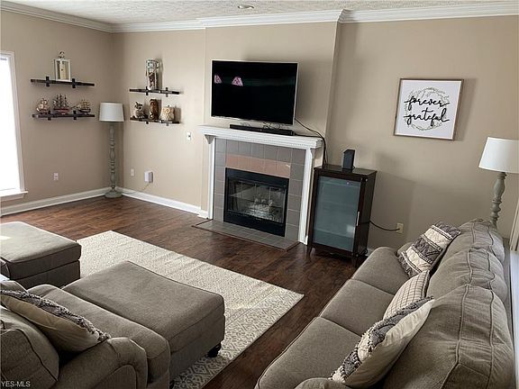 3rd image of 8117 Mapleway Dr