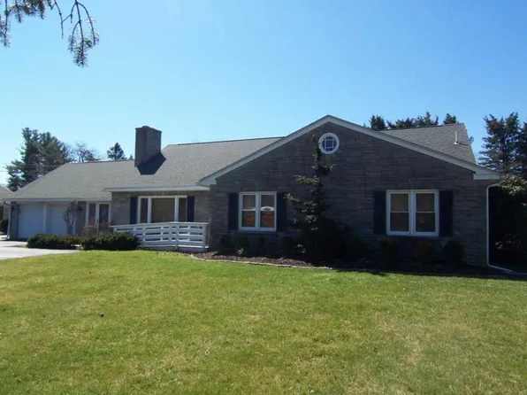 1404 Horseshoe Park, Glenmoore, PA 19343