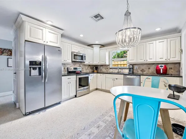 221 Cornell Dr, Lake Worth, FL 33460