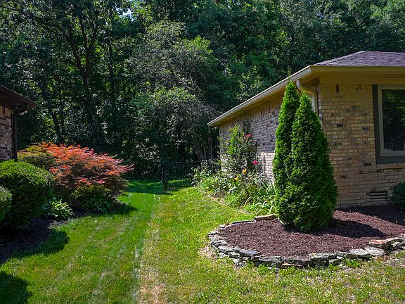 3rd image of 534 Greenlee Dr