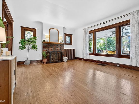 2nd image of 1465 Woodward Ave