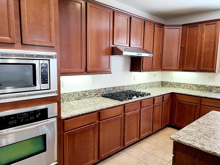 6751 Heathgrove Dr — Photo 2