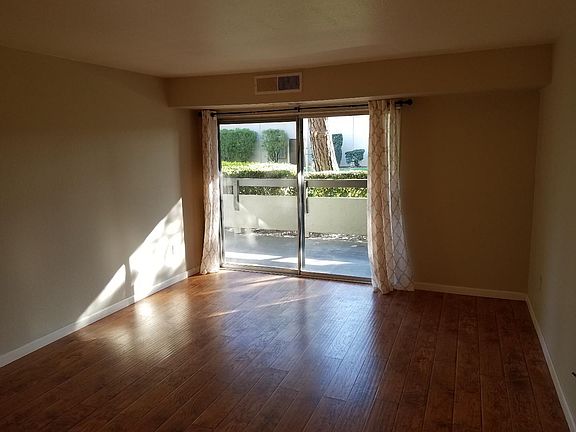 3rd image of 288 Tradewinds Dr APT 11