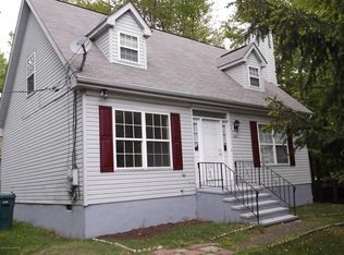 7538 Crestview Dr, Tobyhanna, PA