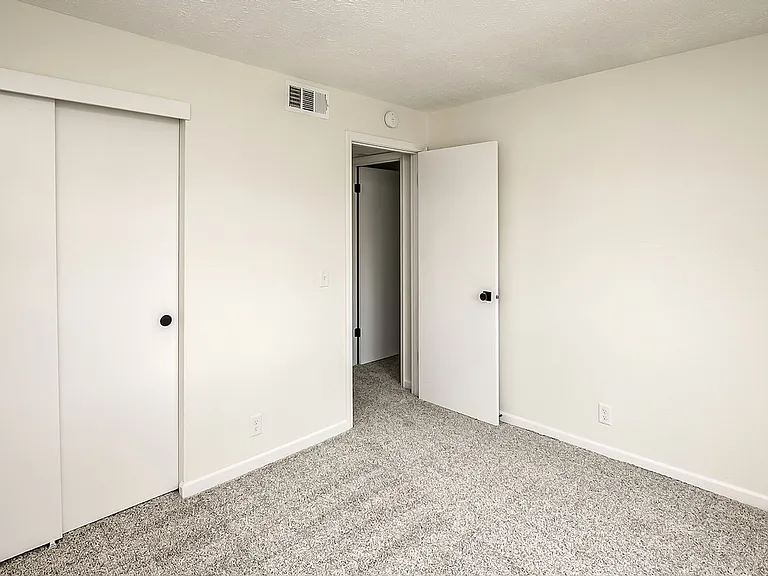 CB 12 — Photo 11