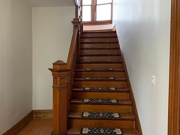 5th image of 584 Elmwood Ave APT 3