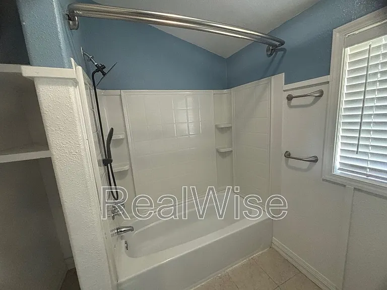 1296 NW Keasey St — Photo 10