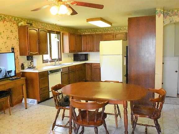 5th image of 6641 Lake Ave