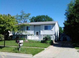 718 Cardinal Ct, Howell, MI 48843