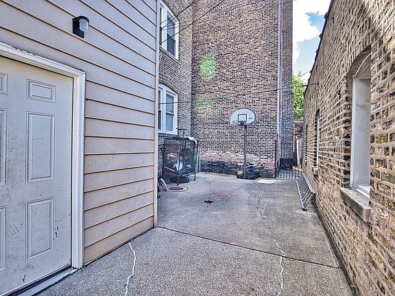 5th image of 6318 N. Francisco Ave