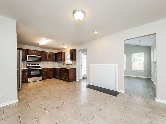 4th image of 124 Dunbarton Ct
