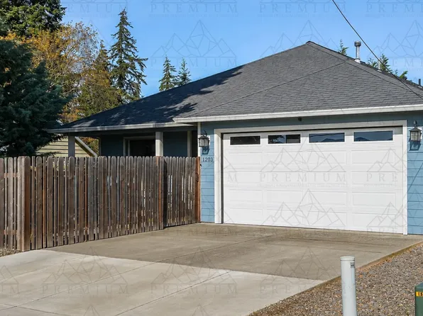 1203 18th St, Hood River, OR 97031