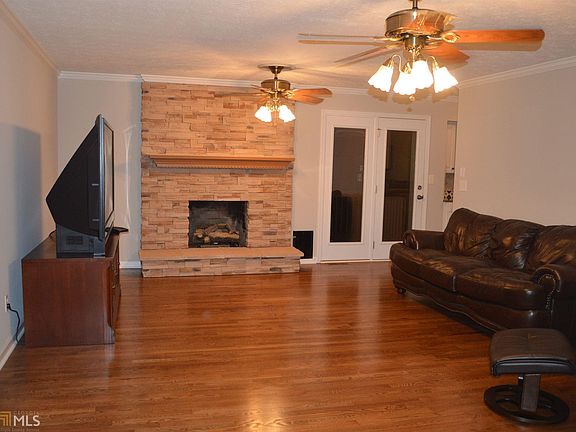 2nd image of 715 Chandler Dr
