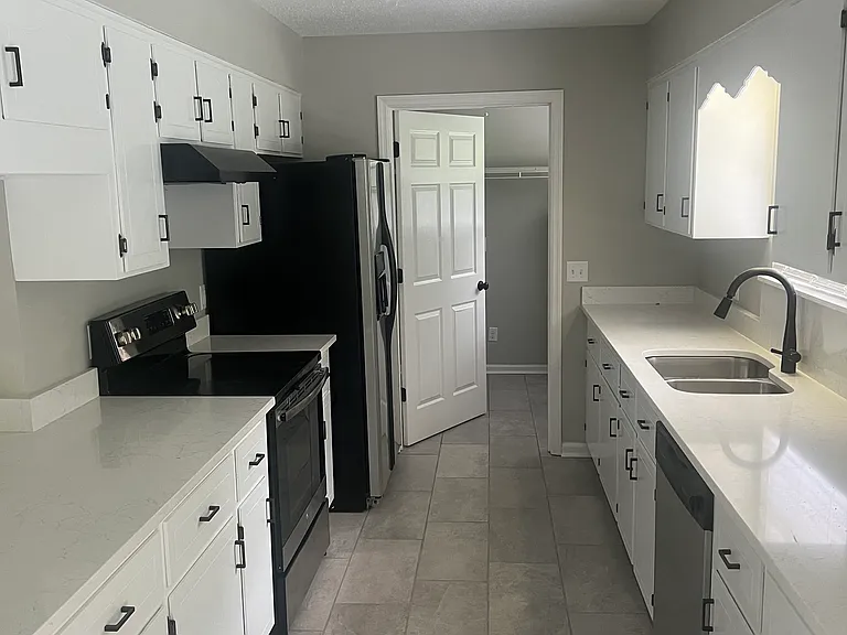 103 Ayries Dr — Photo 3