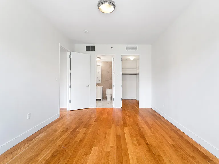 2727 Henry Hudson Pkwy W #504 — Photo 18