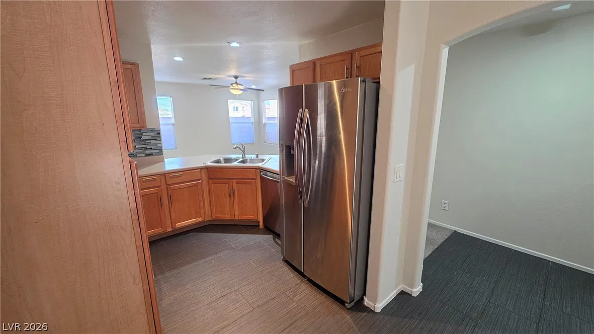 3 bed, 2.5 bath, 1316 sqft, $1,750 — Photo 3