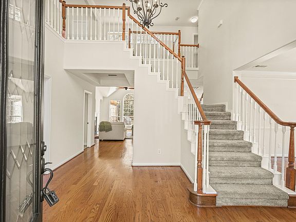 5th image of 47 S Bristol Oak Cir