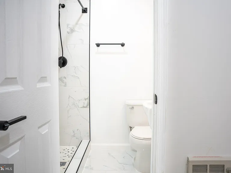 42243 Canary Grass Sq — Photo 71