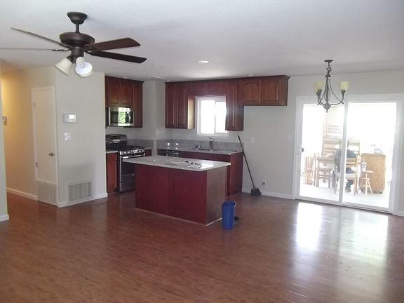 3rd image of 1422 Sheridan Ave