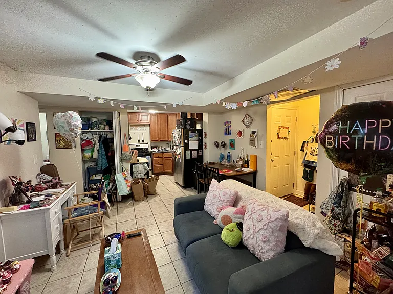 933 W Fletcher St — Photo 3