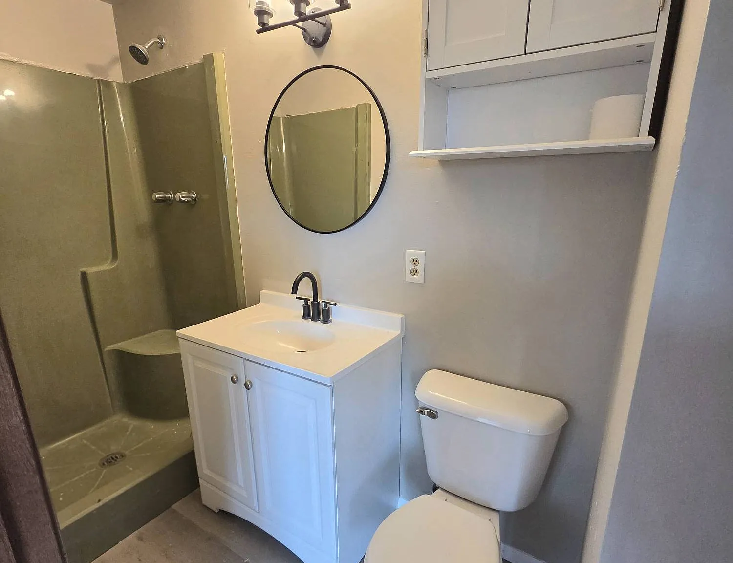 704 Woodbine Drive - 3 — Photo 4