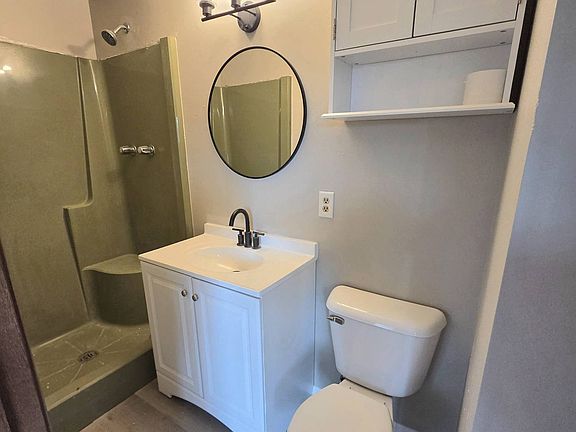 4th image of 704 Woodbine Dr #3