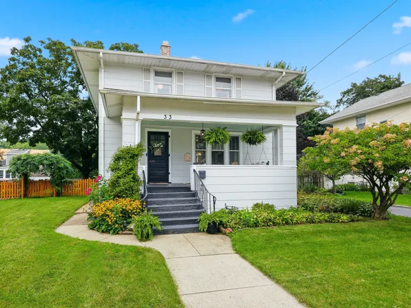 33 Center St, Algonquin, IL 60102