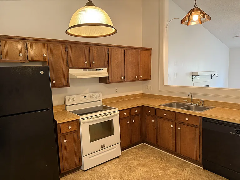 135 Twin Wood Dr #1 — Photo 7
