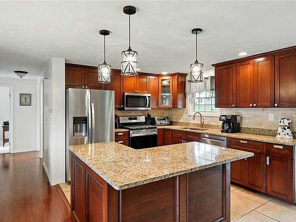 4th image of 909 Fox Run Cir