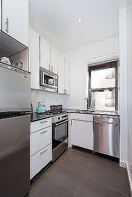 3rd image of 72 Thompson St #E