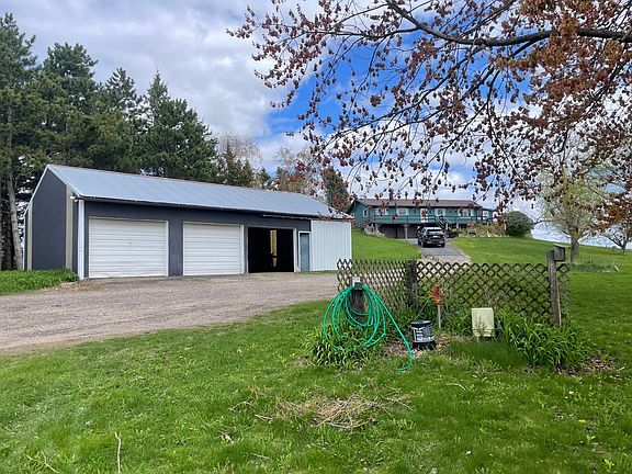 2nd image of E5216 175th Avenue