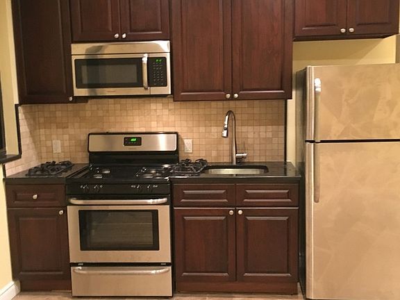 2nd image of 2581 44th St #2