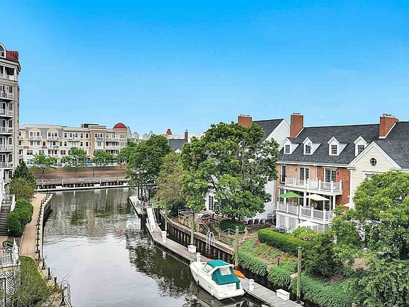 3rd image of 202 Shearwater Ct W APT 33