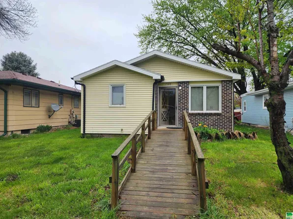 708 7th Ave, South Sioux City, NE 68776