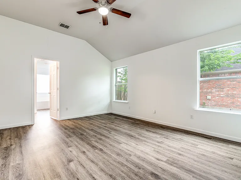 311 Charleston Dr — Photo 13
