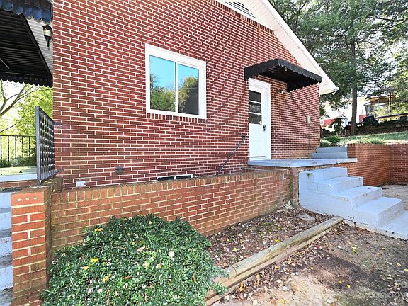 2nd image of 776 3rd Avenue Dr SE