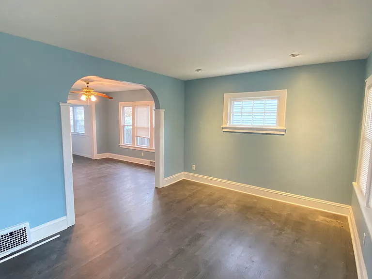 7526 Manhattan Ave — Photo 4