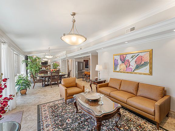 The property may be rented furnished if it suits your taste, please inquire with owners