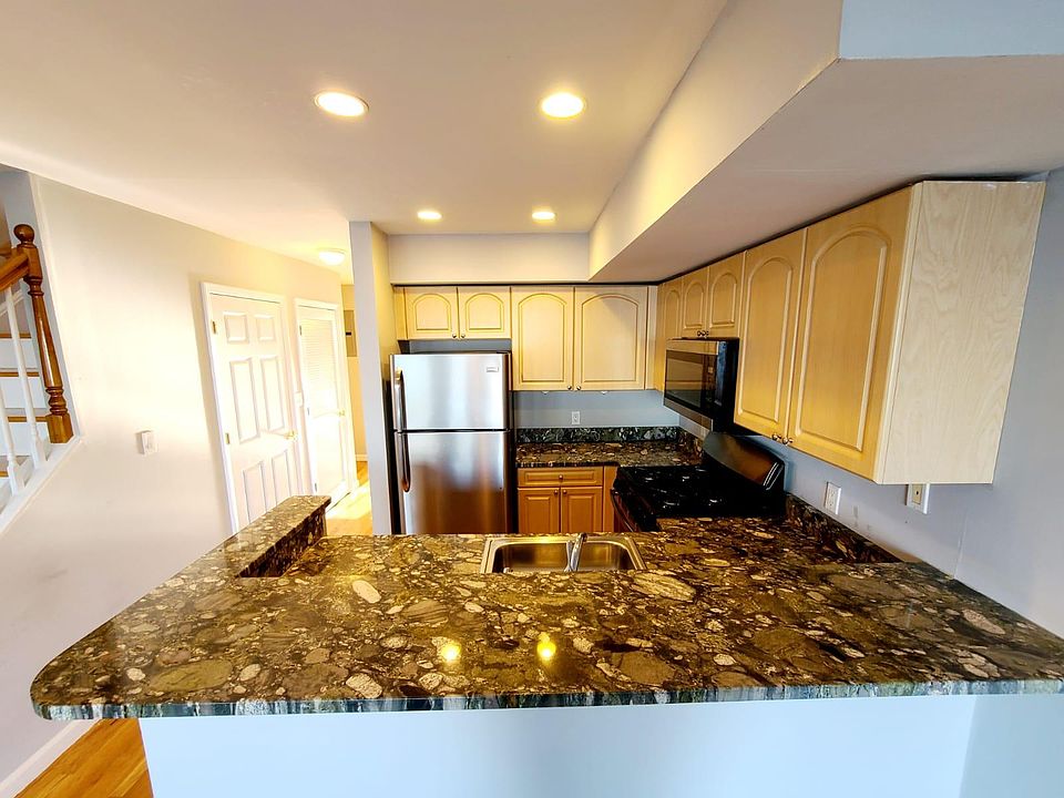 1st image of 219 Longstreet Ave