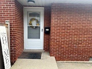 4th image of 8429 Christiana Ave
