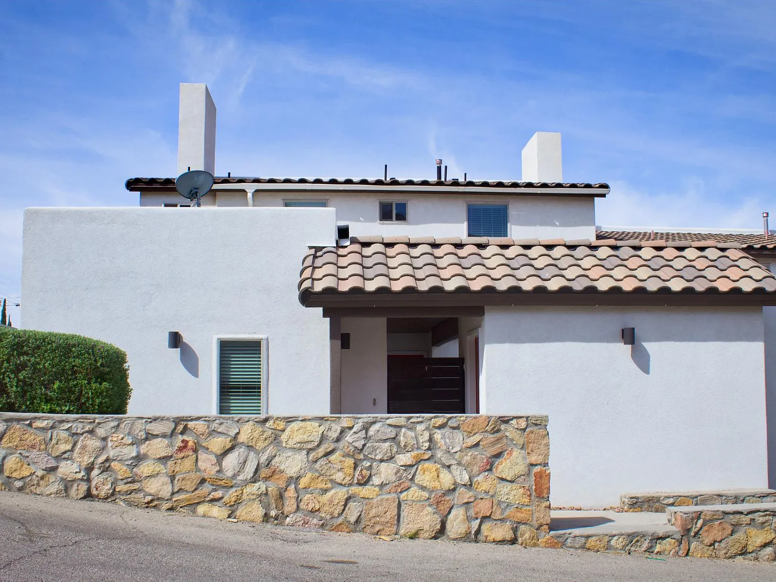 3 bed, 1337 sqft, $1,800 — Photo 1