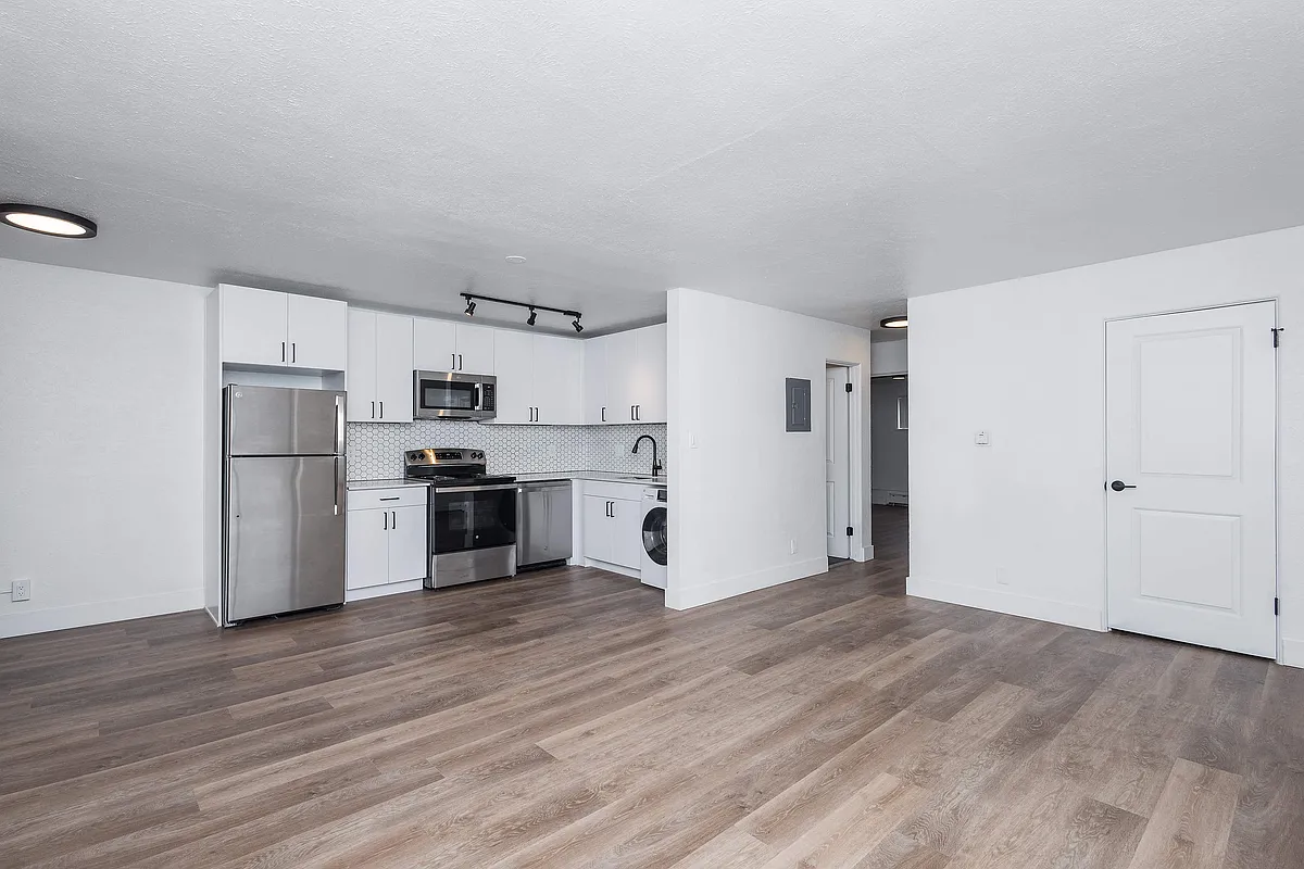 Building Photo - 1301 E 33rd Ave