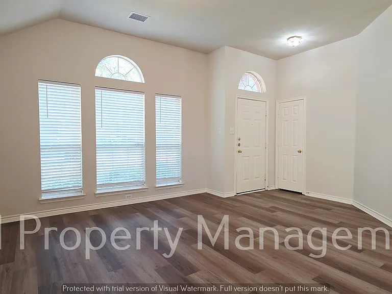 3305 Woodbluff Ln — Photo 4