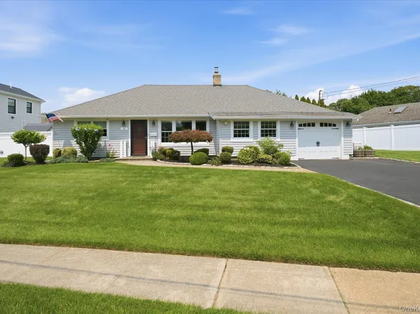 45 Polo Road, Massapequa, NY 11758