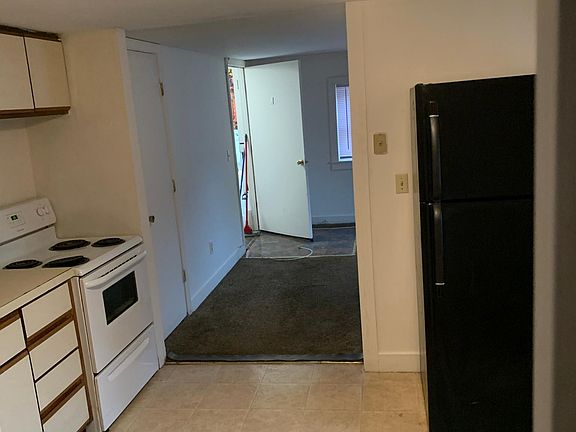 2nd image of 14 Hoyt Ln