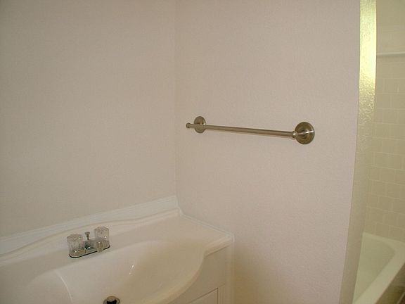 5th image of 400 N 10th Ave