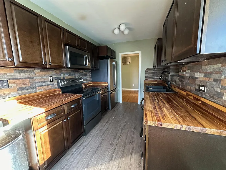 105 Meadowview Dr — Photo 19