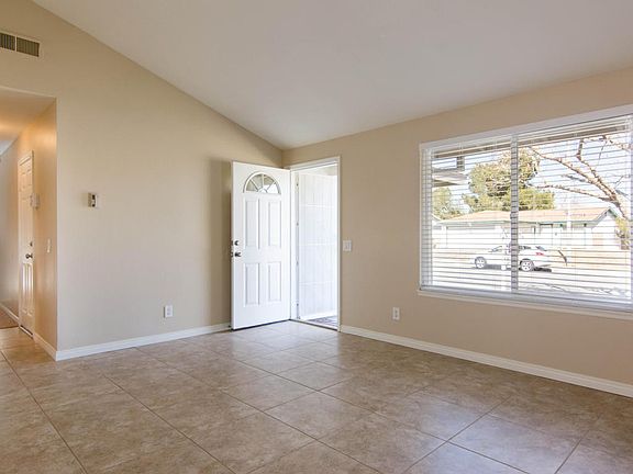 LivingRoom_Hi-Res-10019744