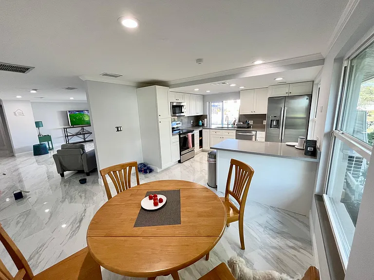 455 Bayside Ave — Photo 35