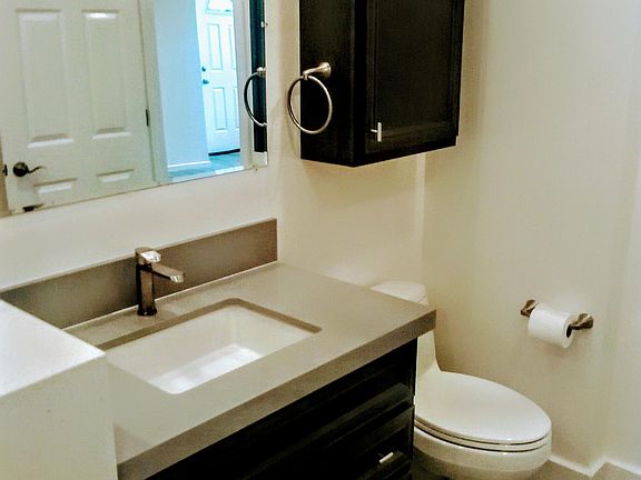Bathroom Quartz Counters & Flooring